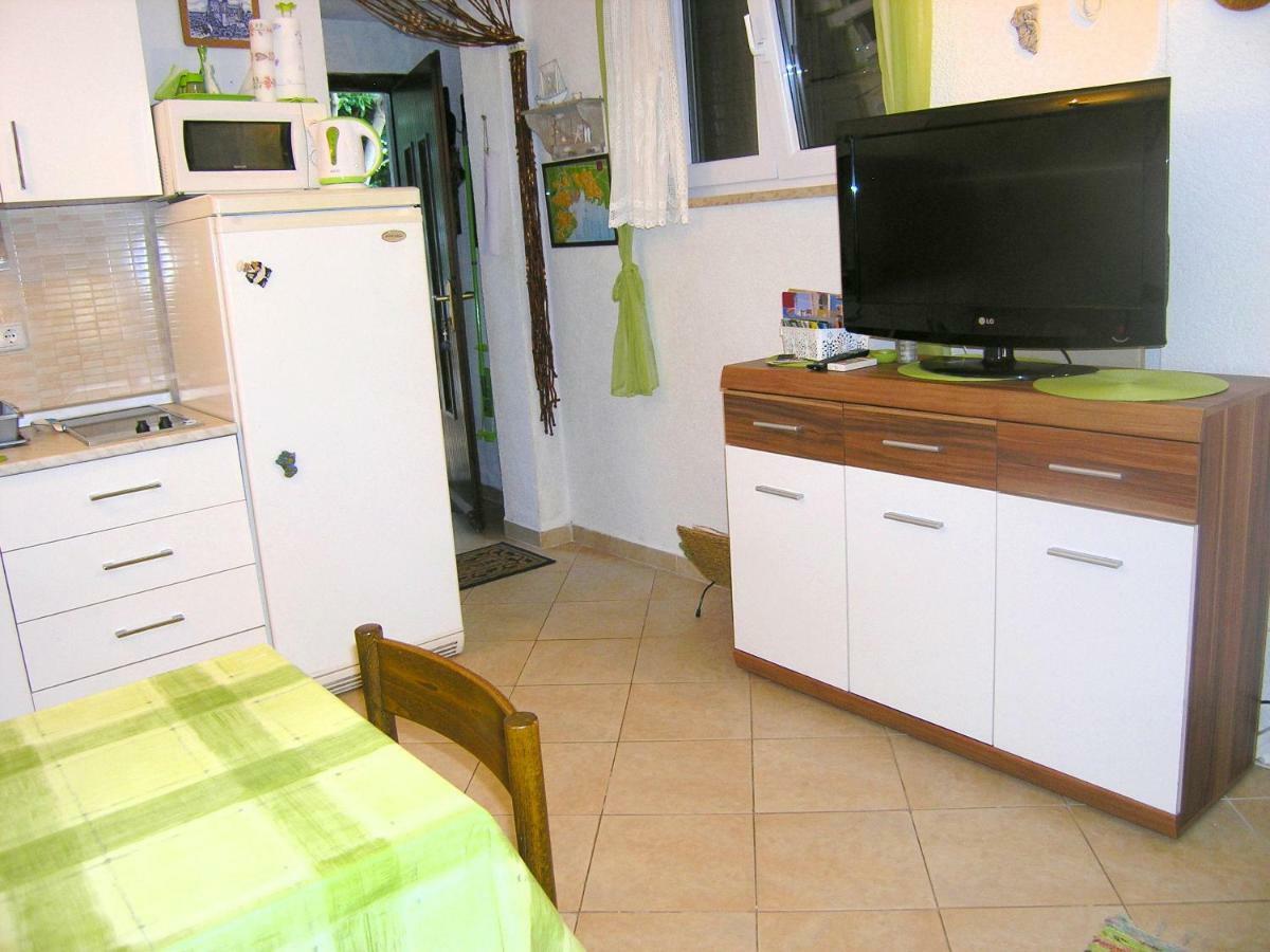 Studio Apartment Tamara Krk Town Exterior foto